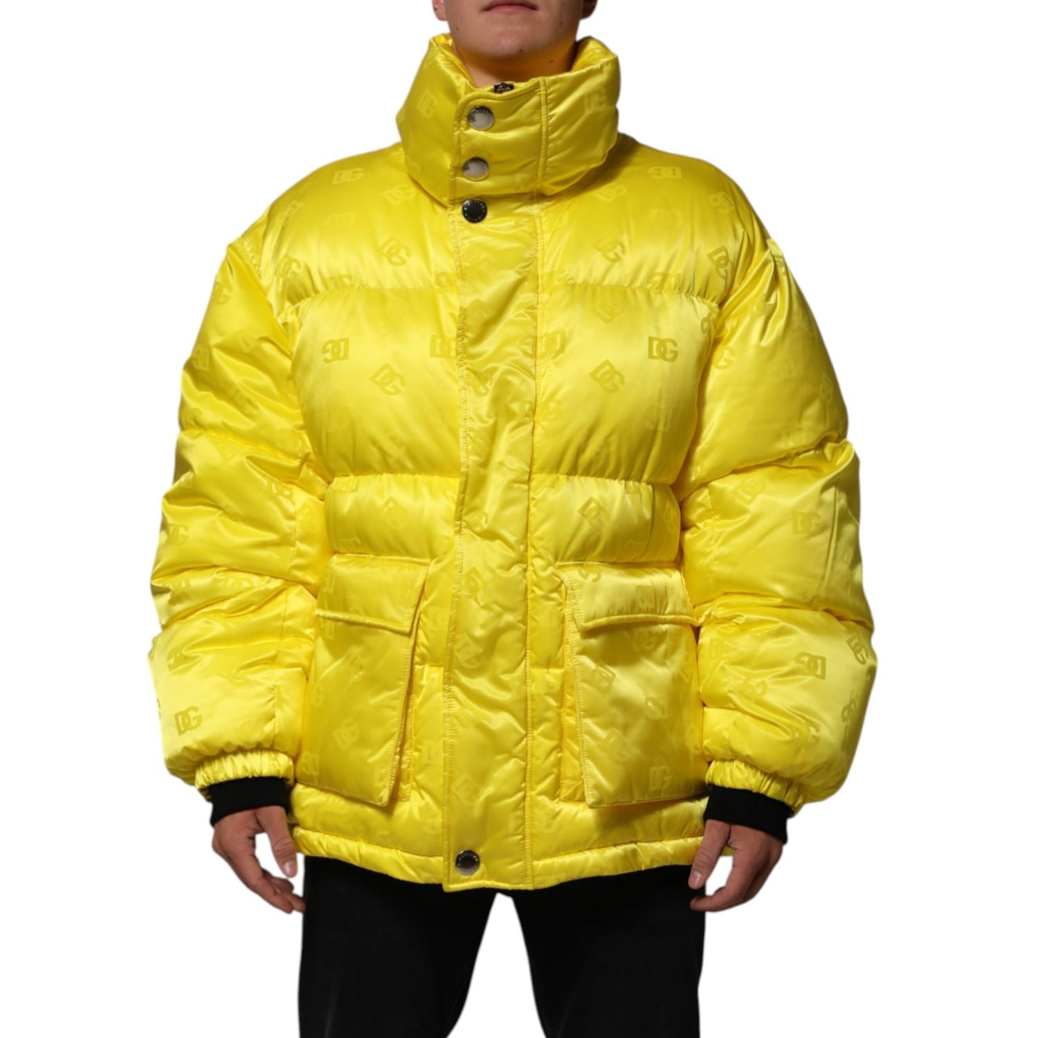 Front view with bag zipped and handles upright.