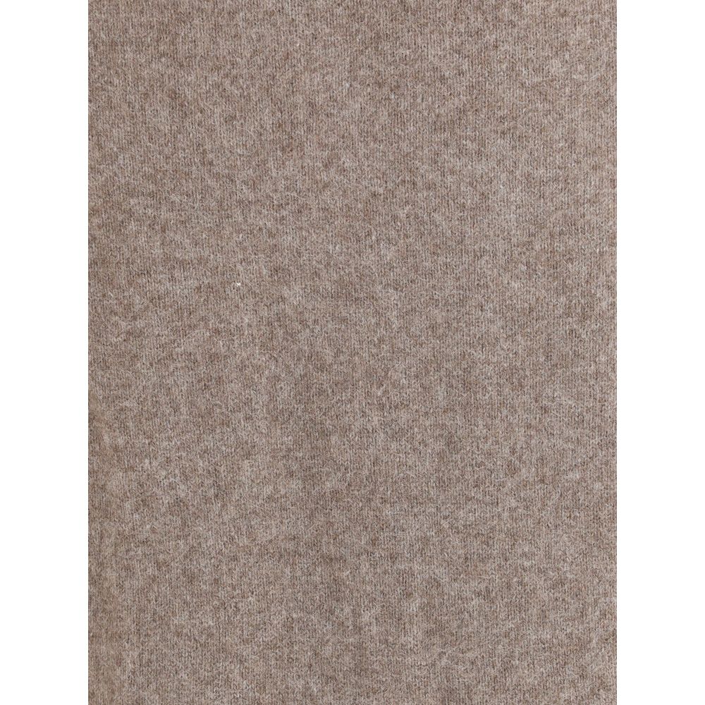 Close-up texture of Loulou De Saison Beige Wool Sweatshirt, showcasing soft yak blend fabric for comfort and warmth with a sophisticated allure.