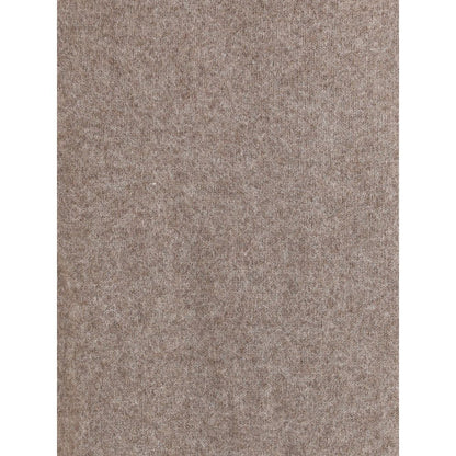 Close-up texture of Loulou De Saison Beige Wool Sweatshirt, showcasing soft yak blend fabric for comfort and warmth with a sophisticated allure.