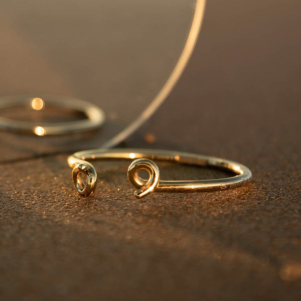 AN JEWELS JEWELRY Mod. AL.BAW03Y elegant silver bracelet on display