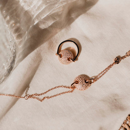 AN JEWELS JEWELRY Mod. AL.BJT01RC rose gold ring and bracelet on fabric background