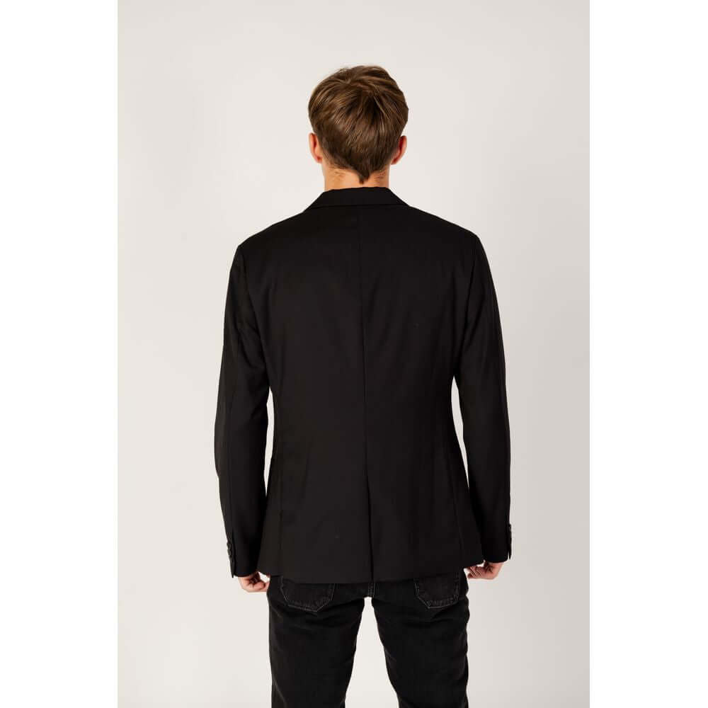 Front view with bag zipped and handles upright.