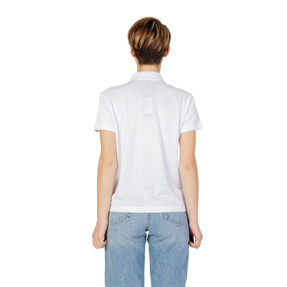 Front view with bag zipped and handles upright.