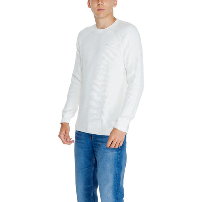 Calvin Klein Jeans White Organic Cotton Sweatshirt on model showcasing ribbed knit design and raglan sleeves.