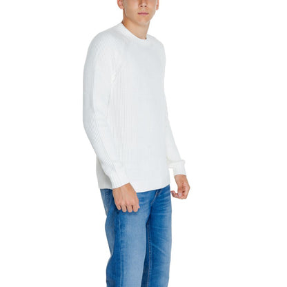 Calvin Klein Jeans White Organic Cotton Sweatshirt in ribbed design with raglan sleeves for men.