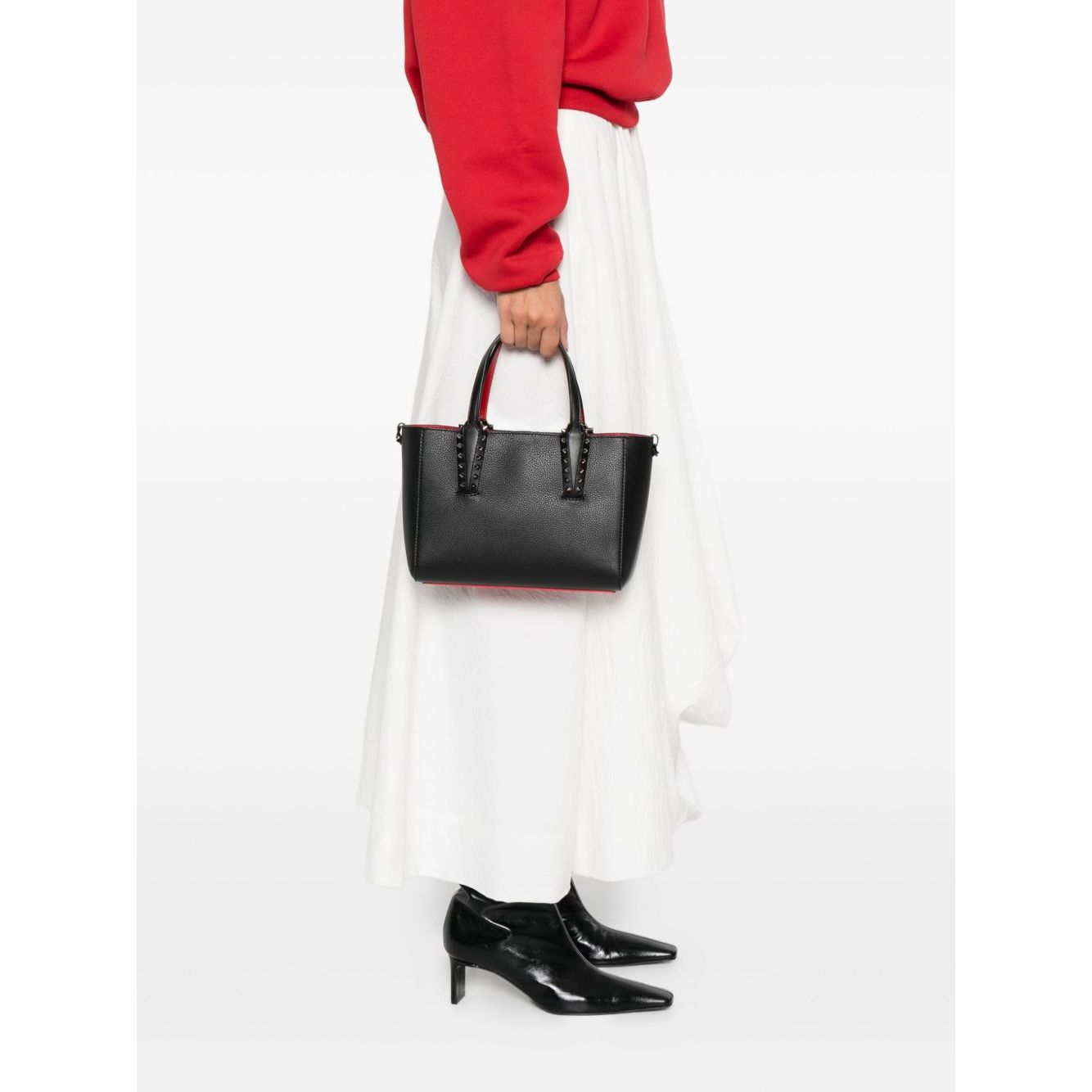 Front view with bag zipped and handles upright.