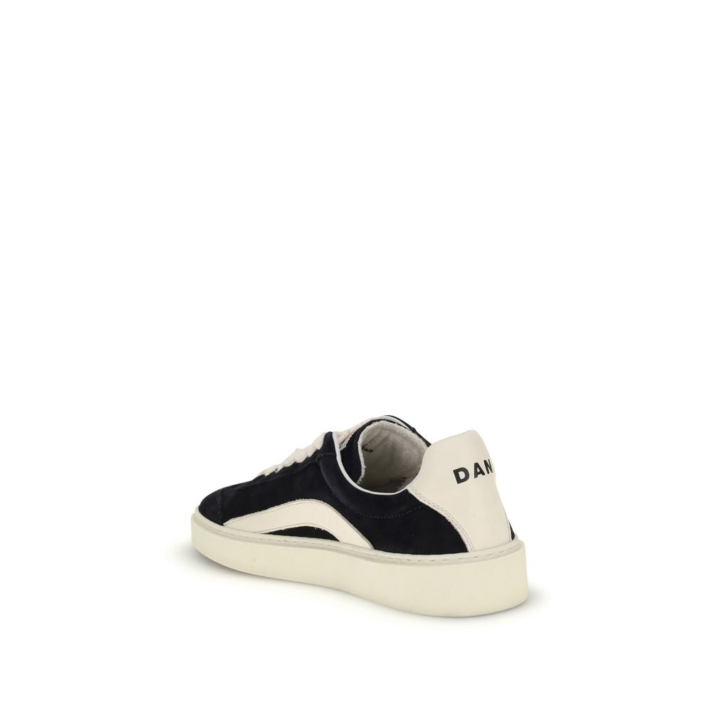 Dsquared² Black Calf Leather Bos Taurus Low Top Sneakers in suede, showcasing a sporty design with a branded heel.