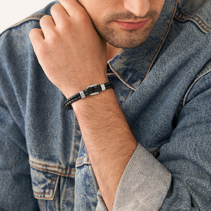 Man wearing FOSSIL JEWELS JEWELRY Mod. JF04202040 bracelet with denim jacket