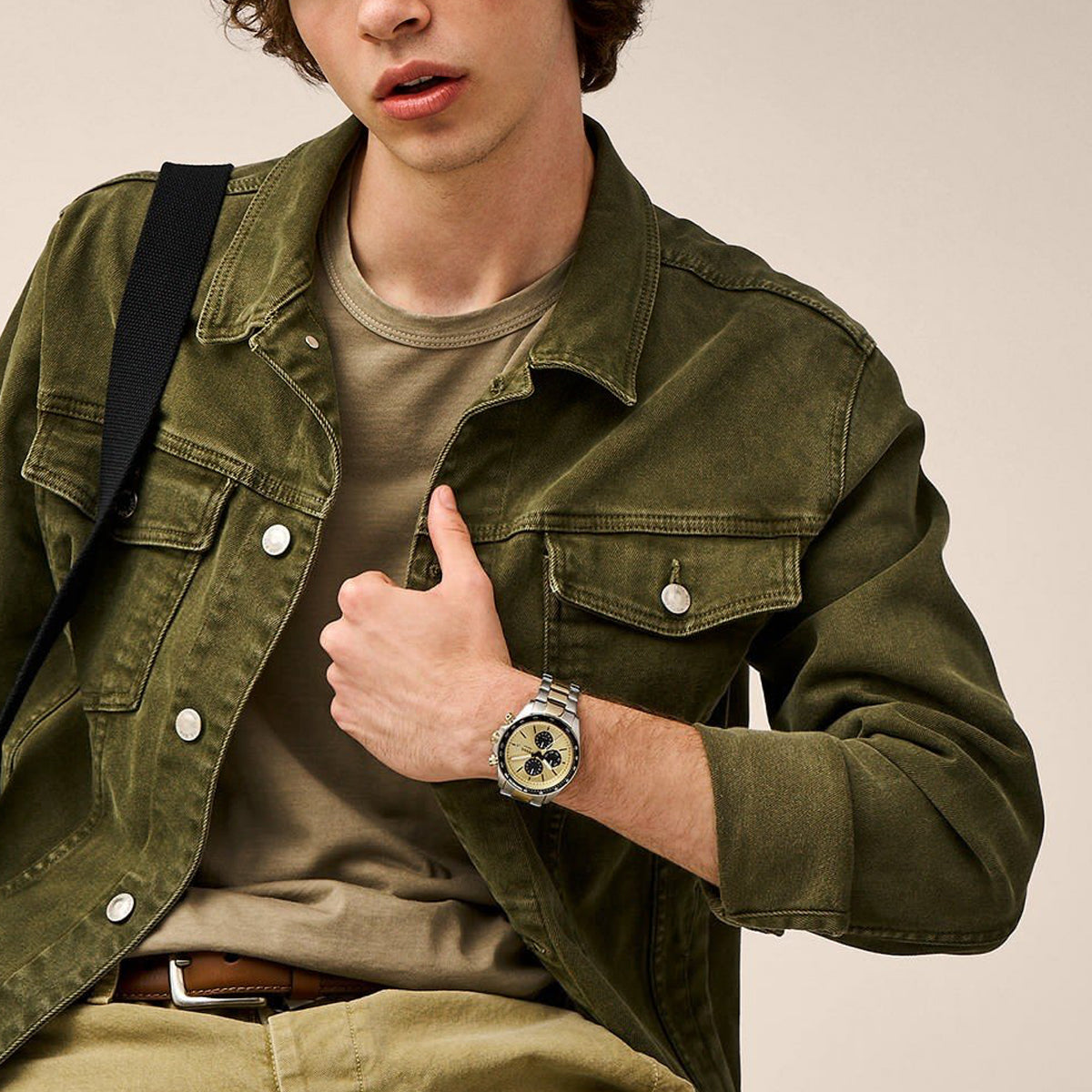 Man wearing FOSSIL WATCHES Mod. FS6126 while dressed in a green jacket
