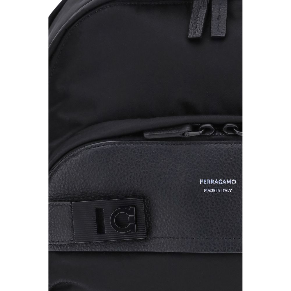 Front view with bag zipped and handles upright.