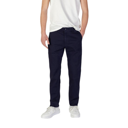 Hugo Boss Blue Cotton Skinny Pants showcasing a refined and contemporary slim fit design, ideal for a modern men’s wardrobe.