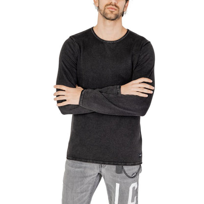 Model wearing Jack Jones Black Cotton Sweatshirt, crew neck, long sleeves, casual refined look, perfect for everyday wear.