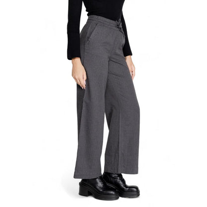Woman wearing Jacqueline De Yong Gray Cotton Casual Pants with wide leg design and high waist, paired with black boots and top.