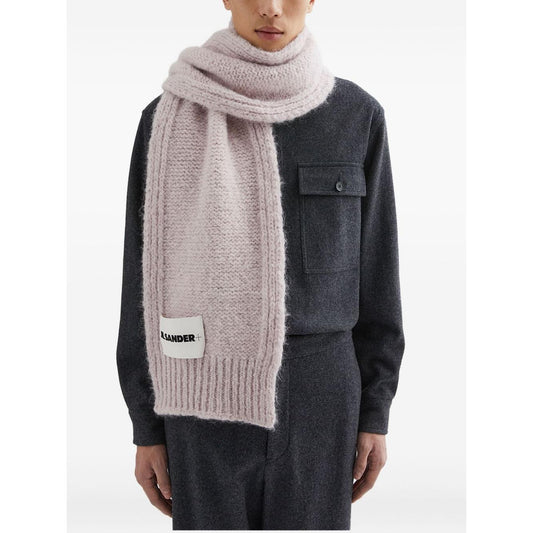 Person wearing Jil Sander Plus Knitted wool Scarf in light pink with ribbed trim and logo detail