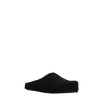 Marni Fussbett Mules in black fur with a flat sole and leather insole, offering a stylish and comfortable slip-on design.