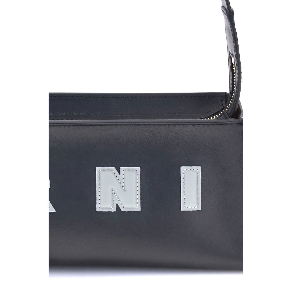 Front view with bag zipped and handles upright.