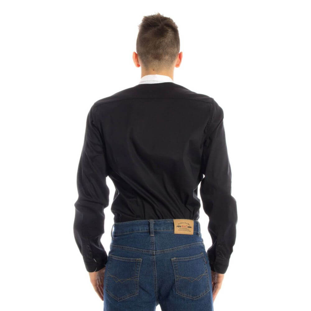 Front view with bag zipped and handles upright.