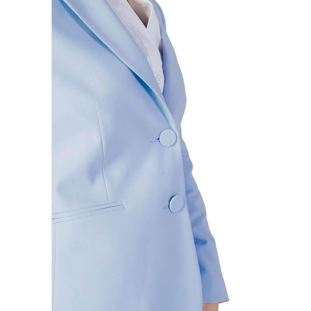 Front view with bag zipped and handles upright.