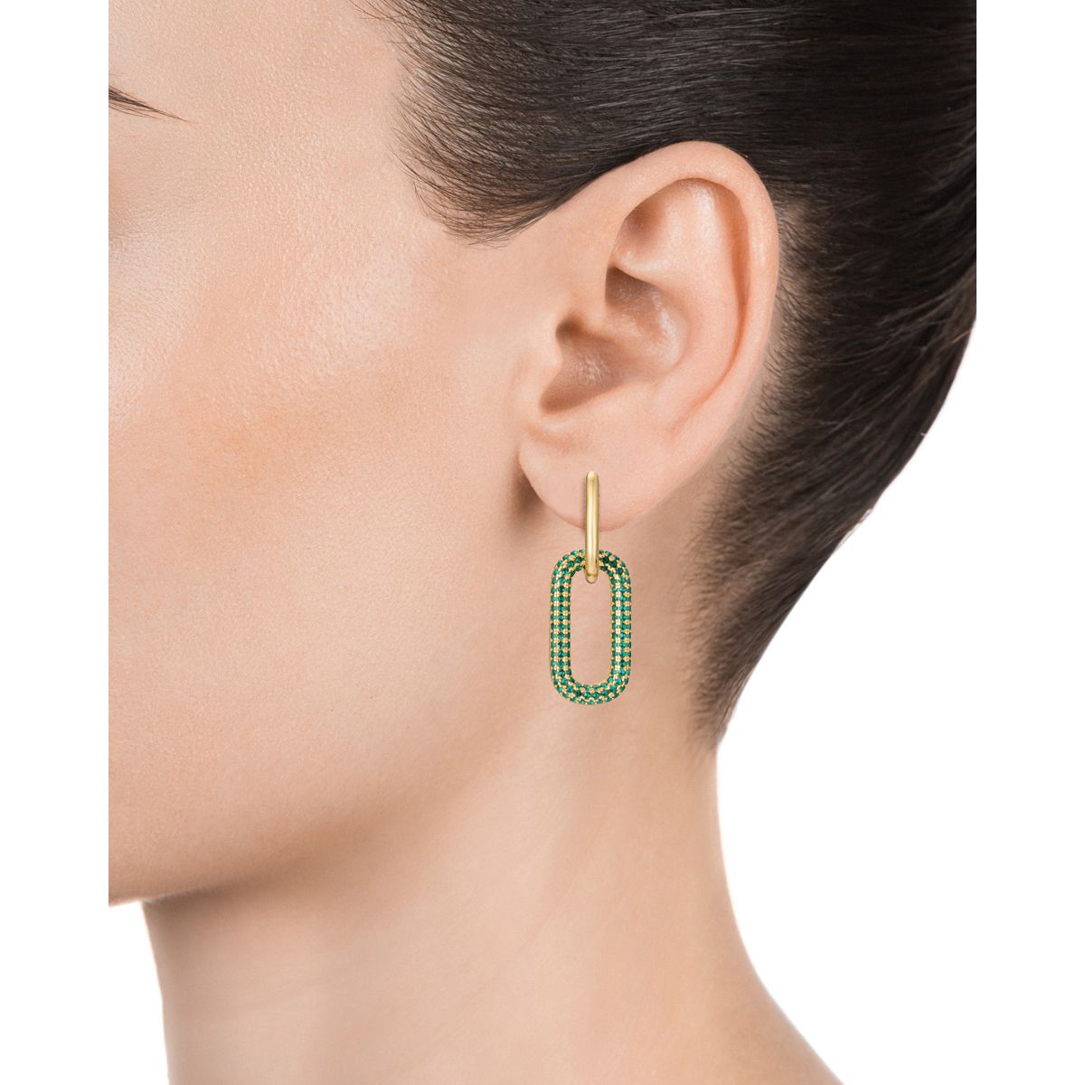 Lady wearing VICEROY JEWELS Mod. 13078E100-32 silver earrings with green stones showcasing elegant design for women