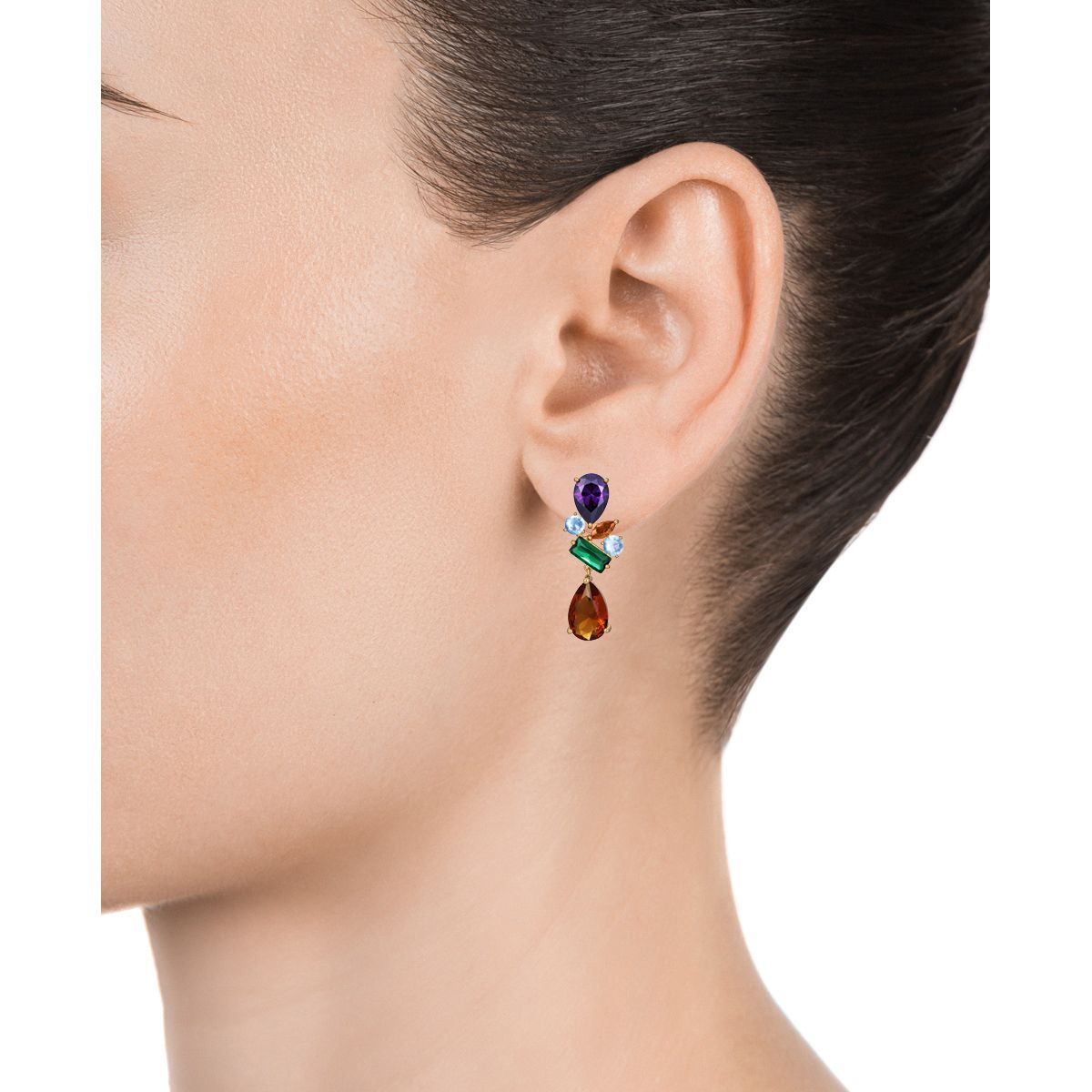 Lady wearing VICEROY JEWELS Mod. 13096E100-39 earrings with quartz analog and 925° silver, showcased in official packaging.