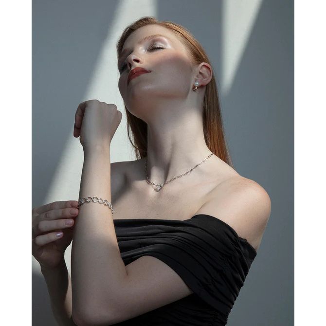 Woman wearing VICEROY JEWELS Mod. 13230C000-30 necklace in elegant pose, highlighting silver and quartz features.