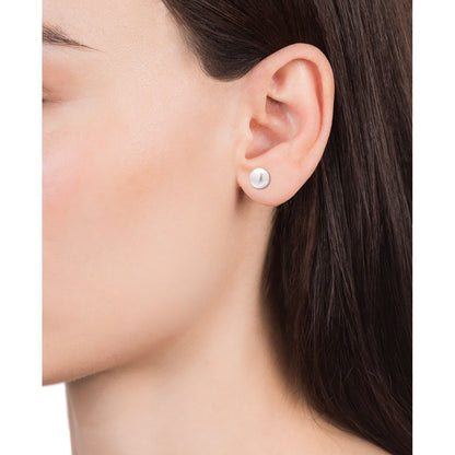 Model wearing VICEROY JEWELS Mod. 5090E000-67 silver earrings, showcasing elegant quartz analog design, ideal for women.