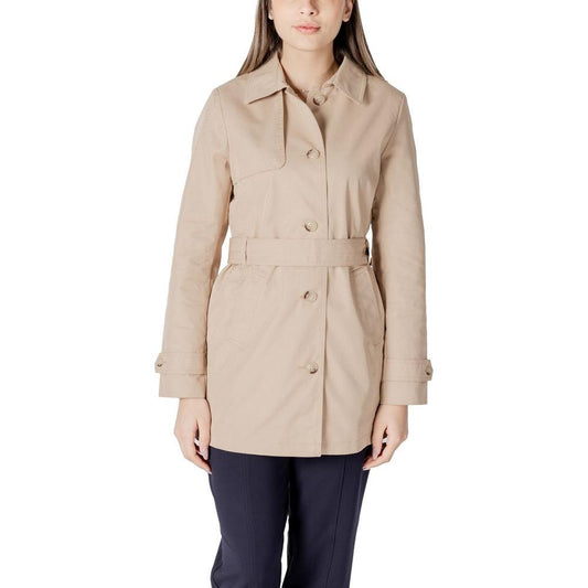 Woman wearing Street One beige cotton trench coat, mid-length, suitable for transitional seasons, versatile and stylish for all occasions.